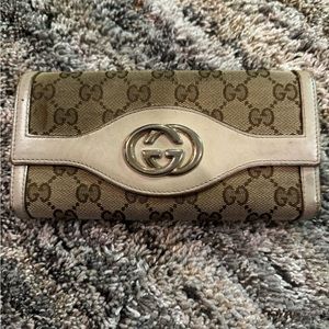 Gucci Canvas Clutch GG (Entrupy Authentication)